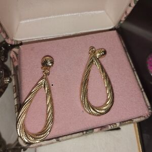 Elegant Gold Teardrop Earrings